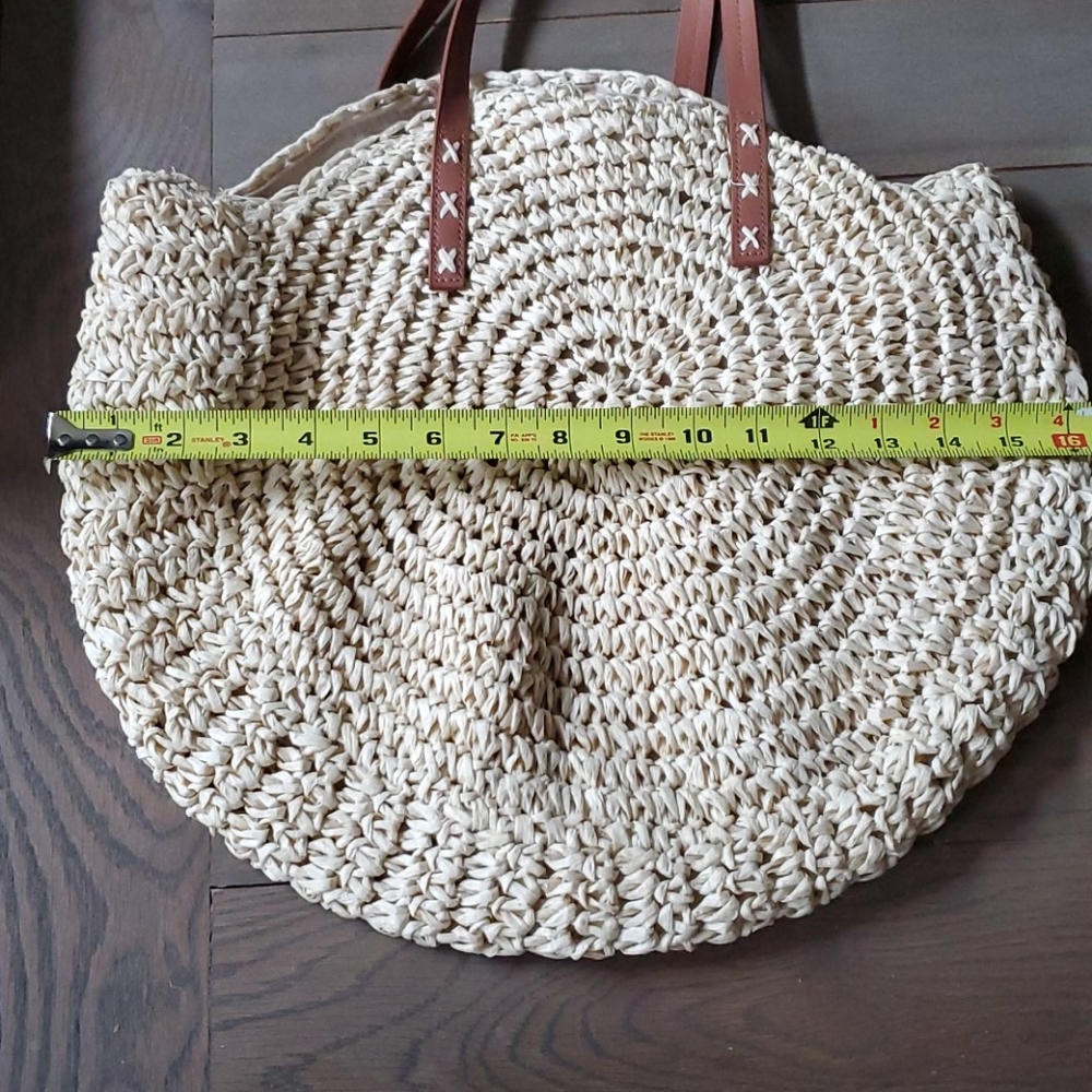Round Straw Purse - Picture 3 of 7